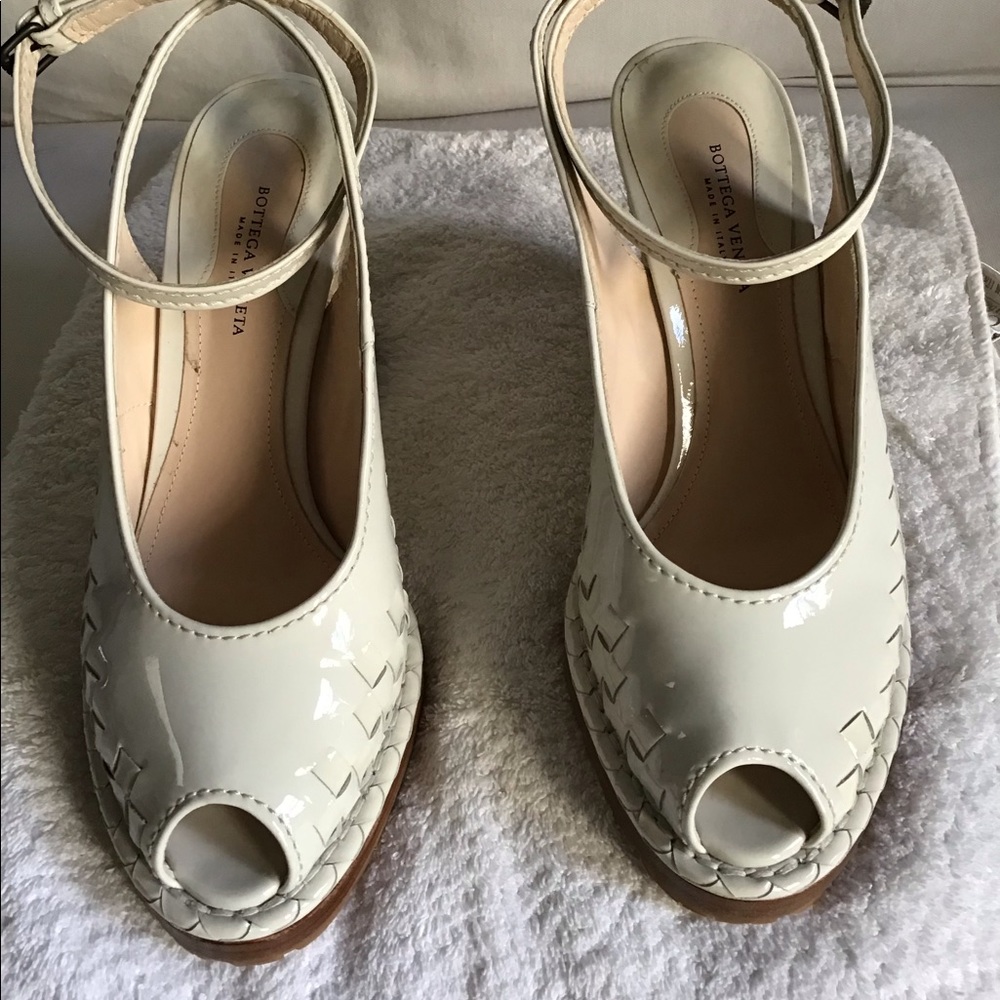 BOTTEGA VENETA, cream espadrilles Sandals.